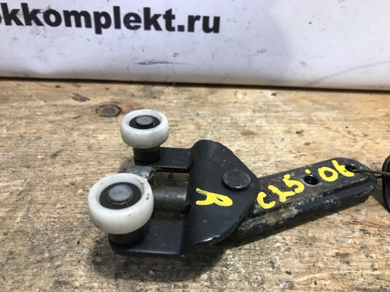 Ролик двери Honda Mobilio Spike GK1 L15A зад прав