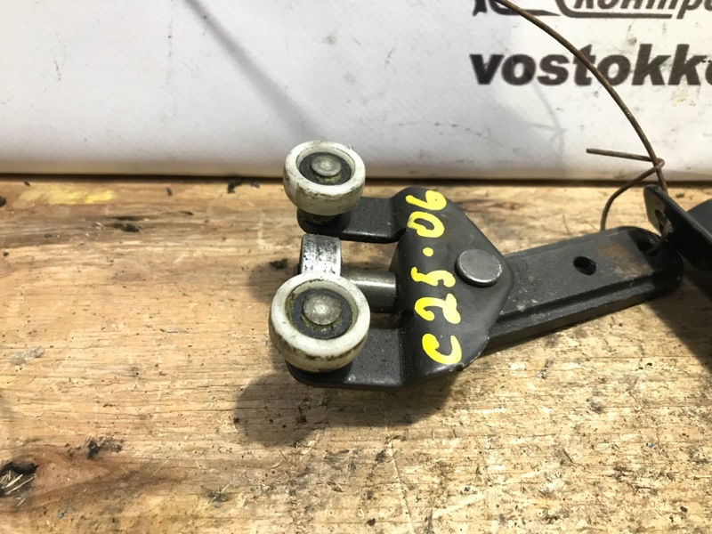 Ролик двери Honda Mobilio Spike GK1 L15A зад лев