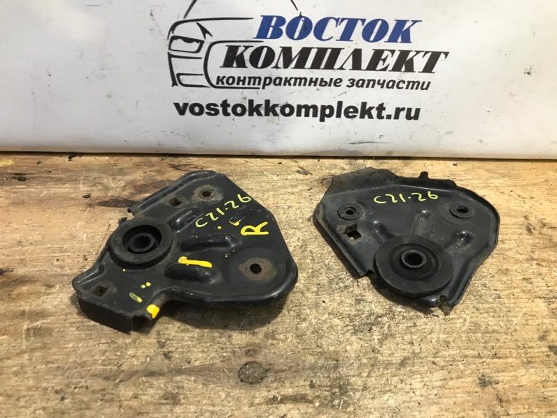 Кронштейн радиатора Nissan Wingroad 2002 WHNY11 QG18DE