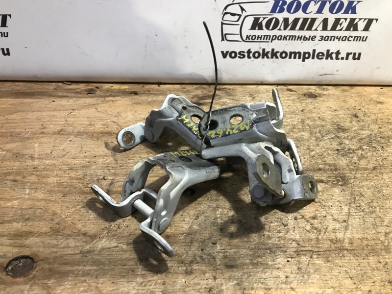 Петля двери Nissan Note E12 HR12DDR перед