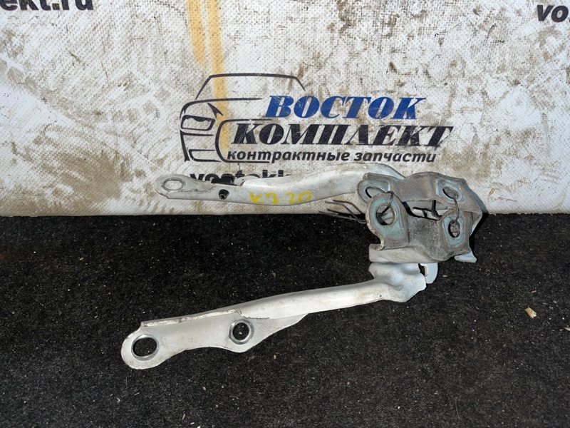 Петля капота Toyota Isis 2006 ANM15W 1AZ-FSE