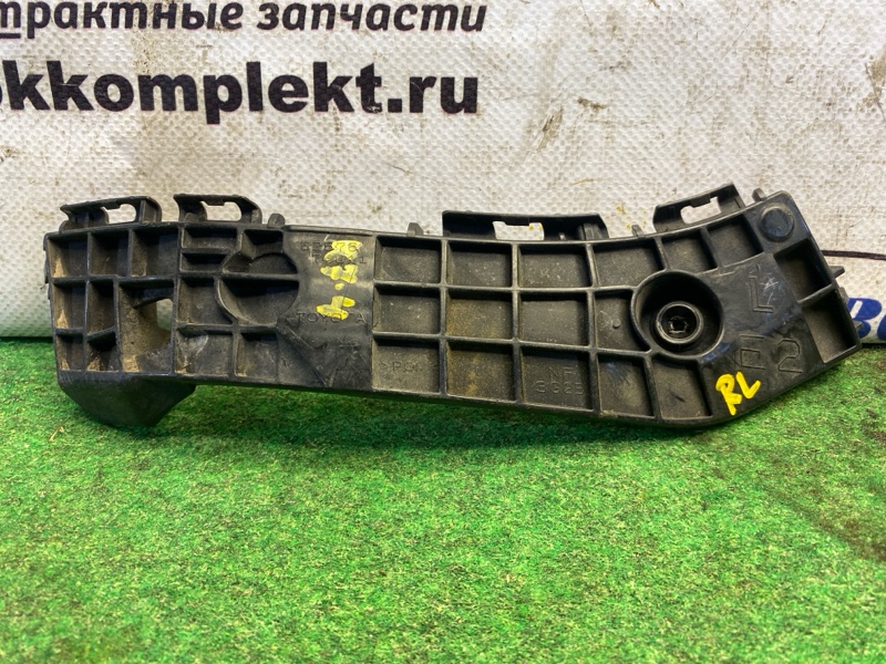 Клипса бампера Toyota IQ 2011 KGJ10 1KR-FE зад лев