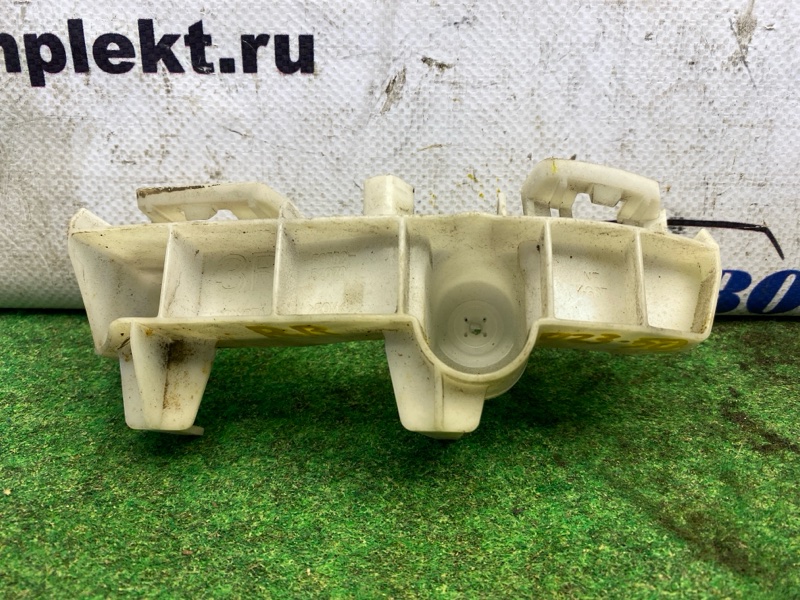Клипса бампера Toyota Spade NCP145 1NZ-FE зад прав