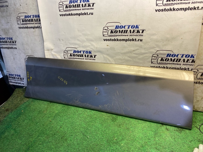 Накладка двери Toyota Voxy 2004 AZR60G 1AZ-FSE зад лев