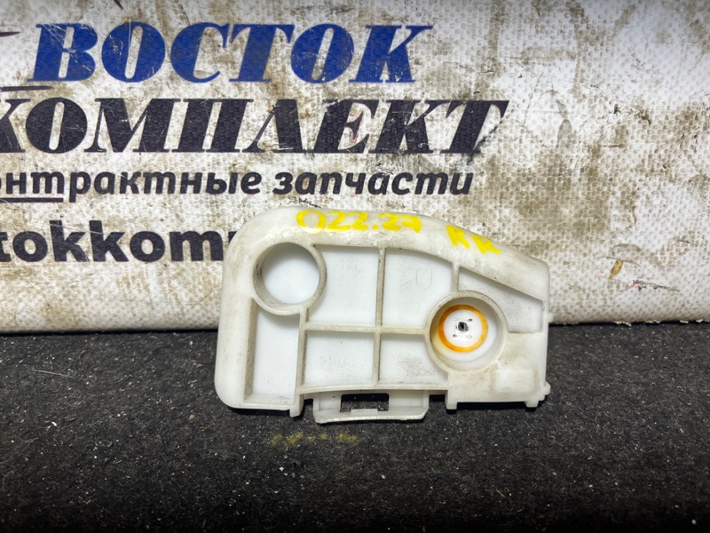 Клипса бампера Toyota Mark X Zio ANA10 2AZ-FE зад прав