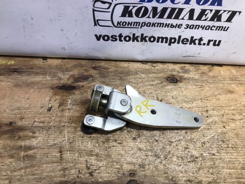 Ролик двери Mitsubishi Delica D:5 2008 CV5W 4B12 зад прав