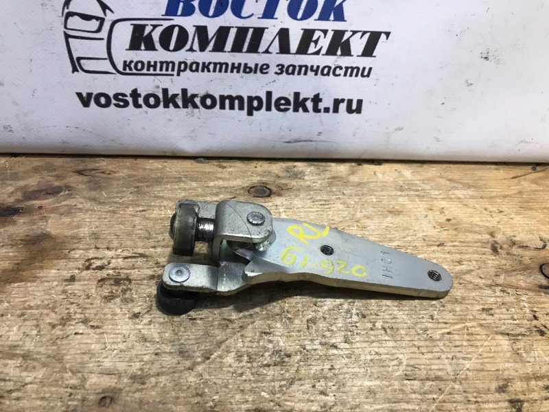 Ролик двери Mitsubishi Delica D:5 2008 CV5W 4B12 зад лев