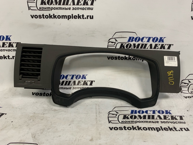 Консоль панели приборов Toyota Isis ANM10W 1AZ-FSE