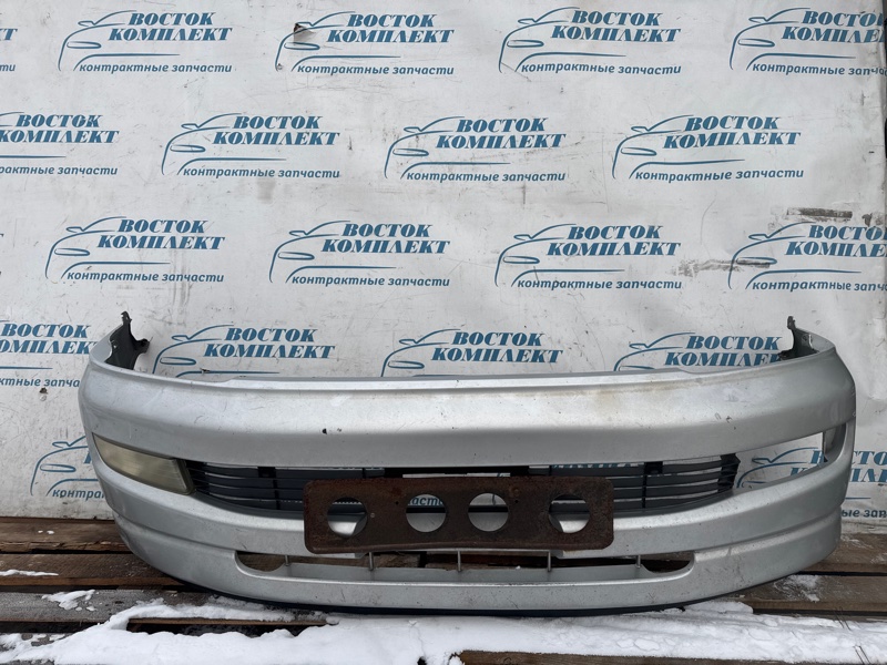 Бампер Toyota Regius KCH46W перед