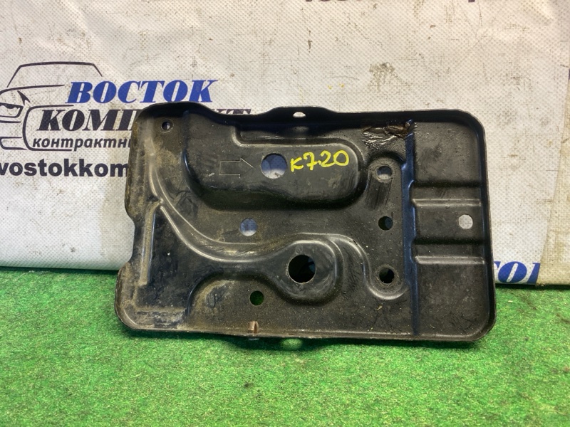 Полка под аккумулятор Toyota Isis 2006 ANM15W 1AZ-FSE