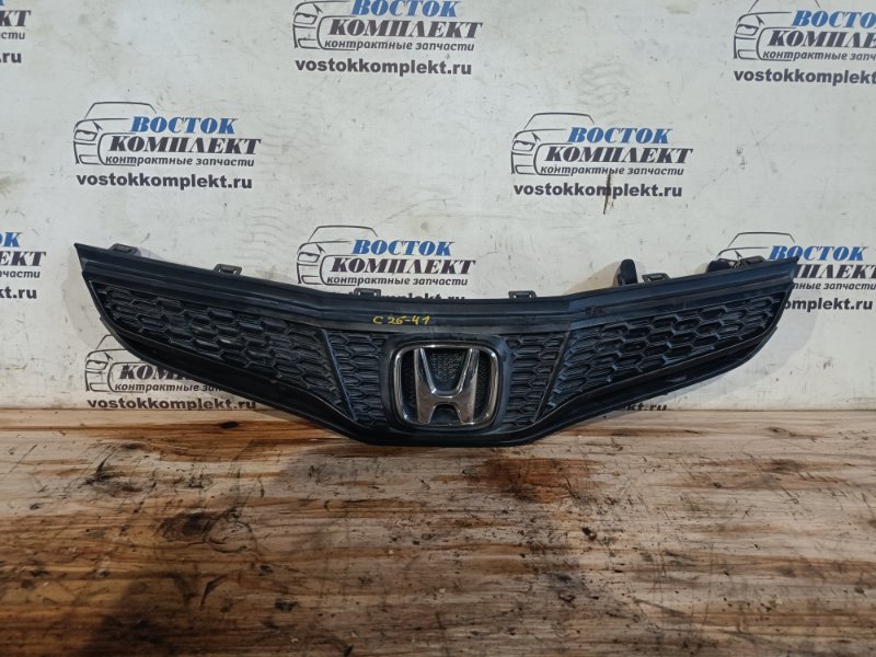 Решетка радиатора Honda Fit GE6 L13A