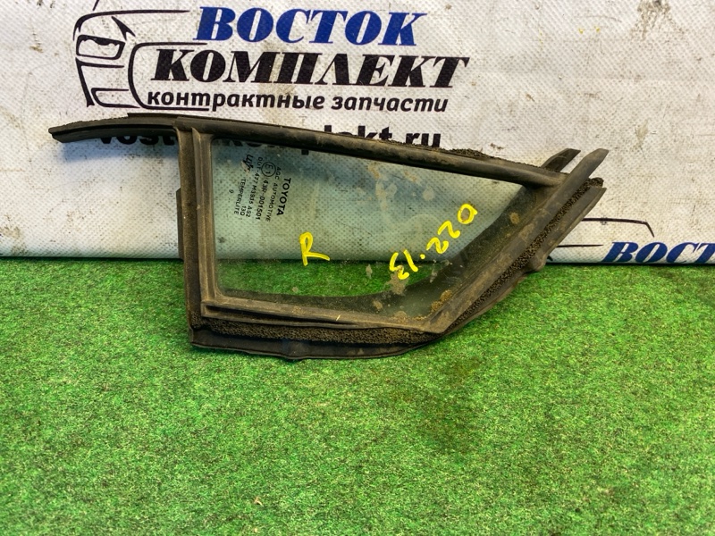 Стекло собачника Toyota Vitz KSP90 1KR-FE прав