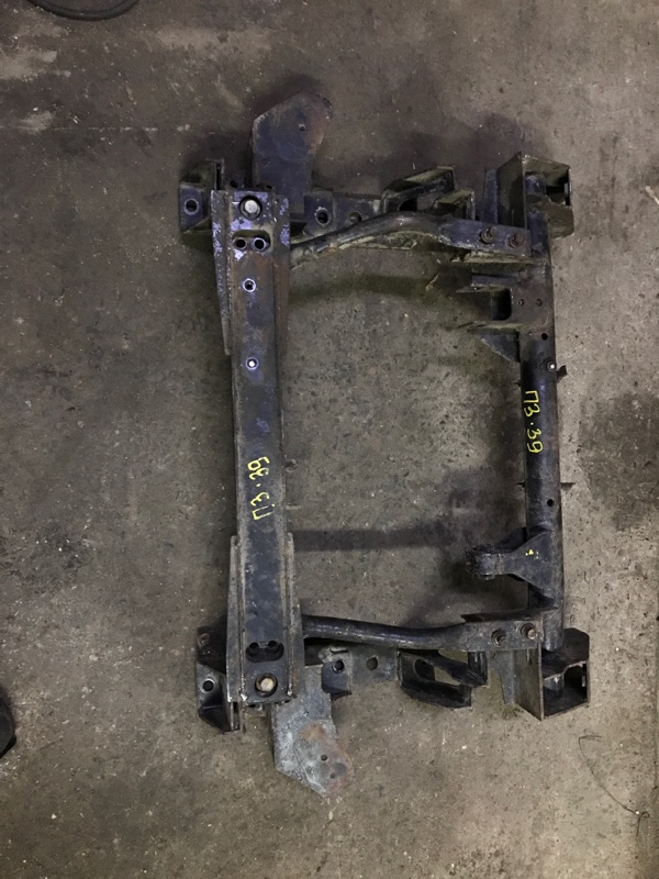 Балка поперечная Nissan Atlas P8F23 TD27 перед