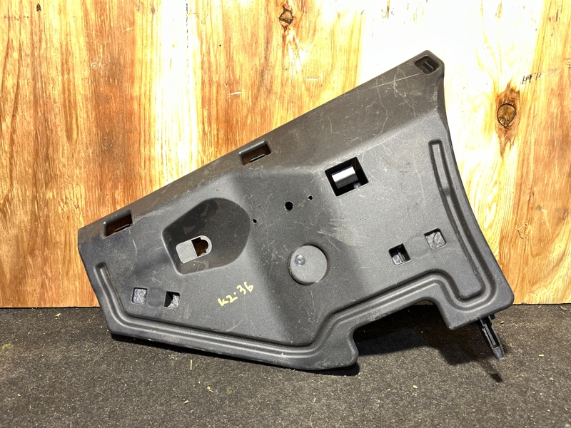 Накладка на рамку радиатора Toyota Vitz 2012 NSP135 1NR-FE