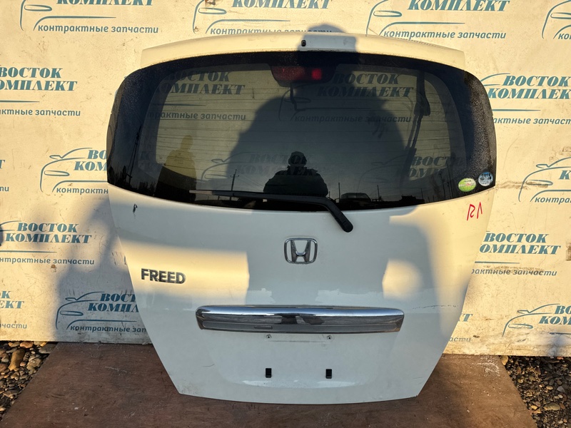 Дверь задняя багажника Honda Freed GB3 L15A