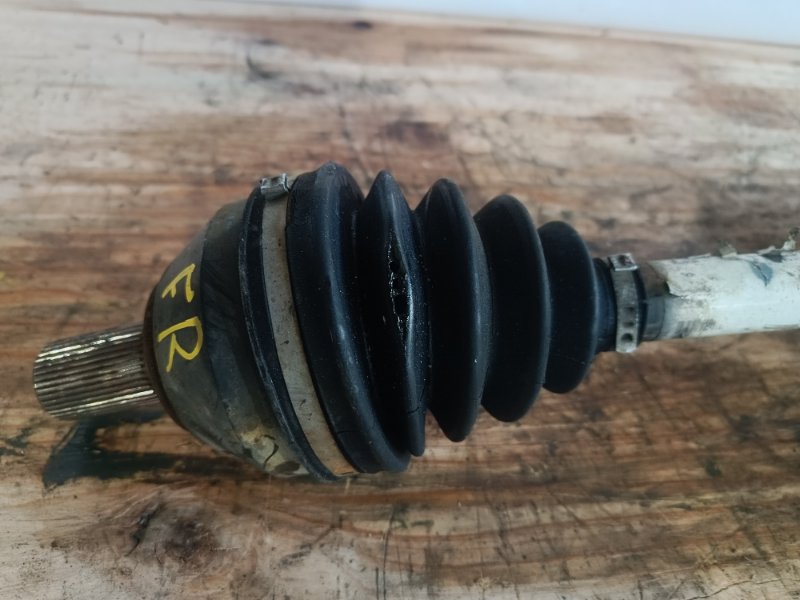 Привод Volvo V70 YK1BW985 B63245 перед прав