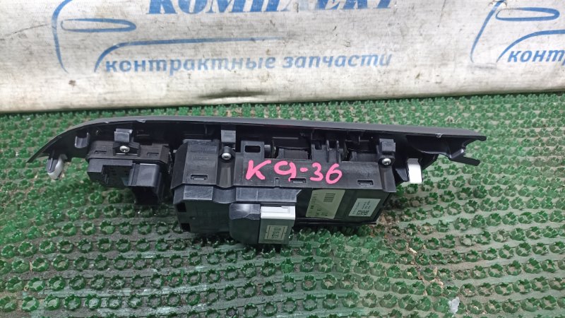 Блок управления стеклоподъемниками Honda Fit 2014 GK3 L13B перед прав