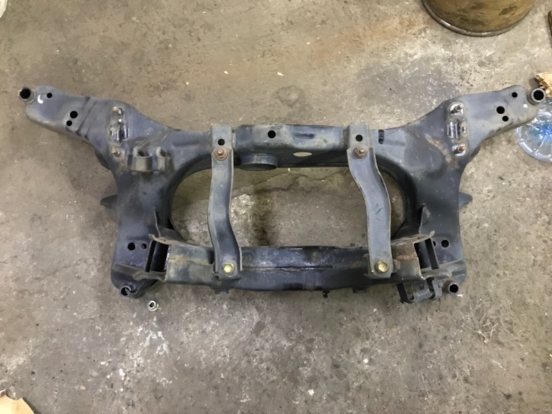 Балка поперечная Nissan Dualis KJ10 MR20DE зад