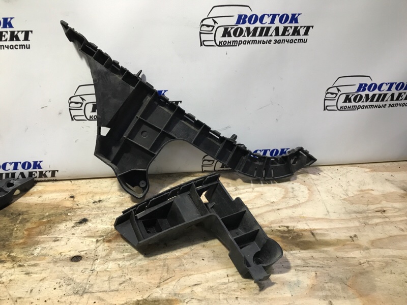 Клипса бампера Volvo V70 YK1BW985 B63245 зад лев