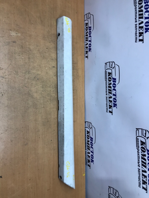 Накладка двери Volvo V70 YK1BW985 B63245 зад лев