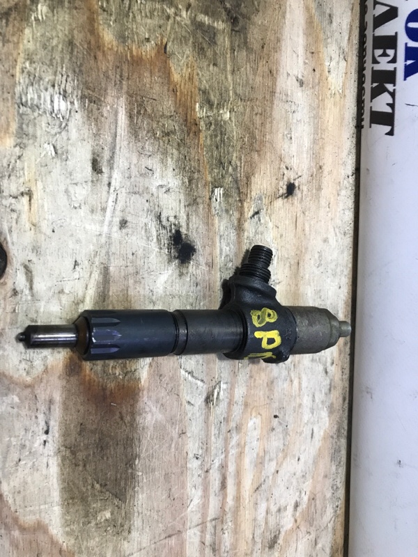 Форсунка топливная Isuzu Giga  8PD1