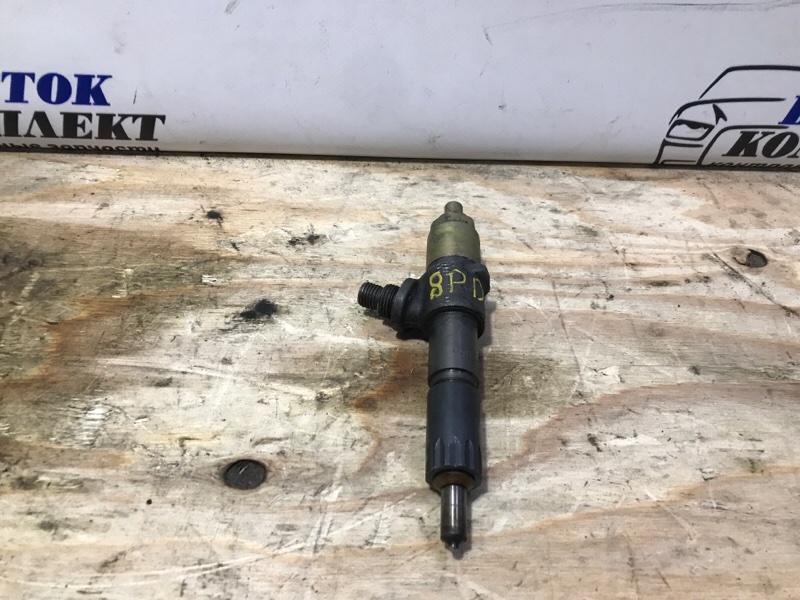 Форсунка топливная Isuzu Giga  8PD1