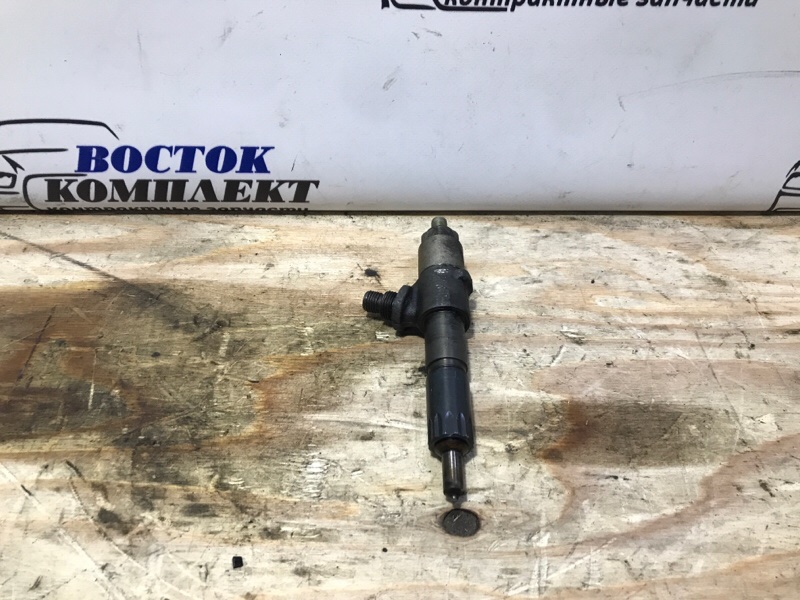Форсунка топливная Isuzu Giga  8PD1