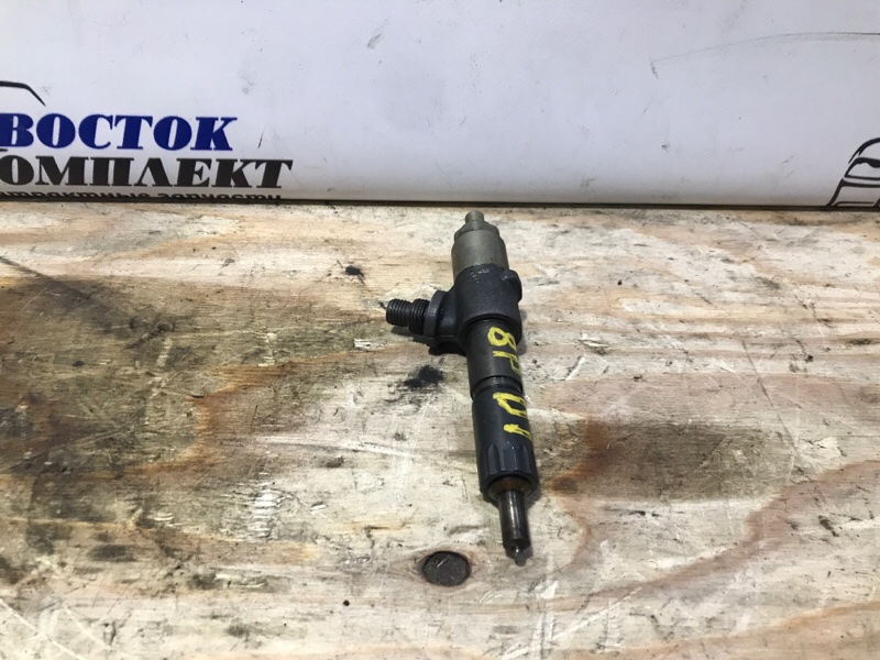 Форсунка топливная Isuzu Giga  8PD1