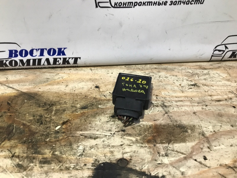 Блок управления топливным насосом Volkswagen Touran  CTH