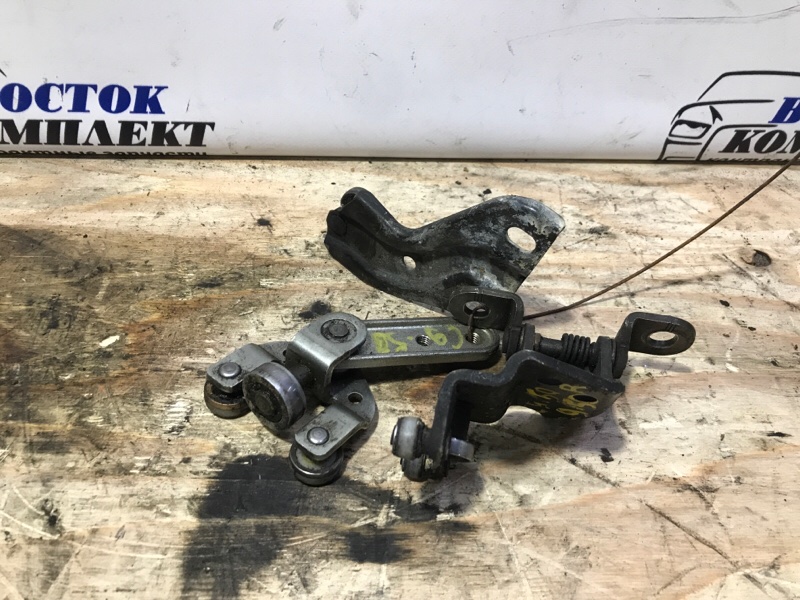 Ролик двери Toyota Townace Noah CR52V 3C- зад прав