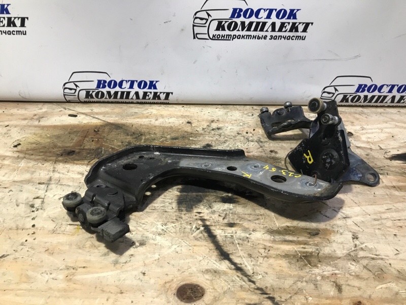 Ролик двери Nissan Serena 2011 FC26 MR20DD зад прав