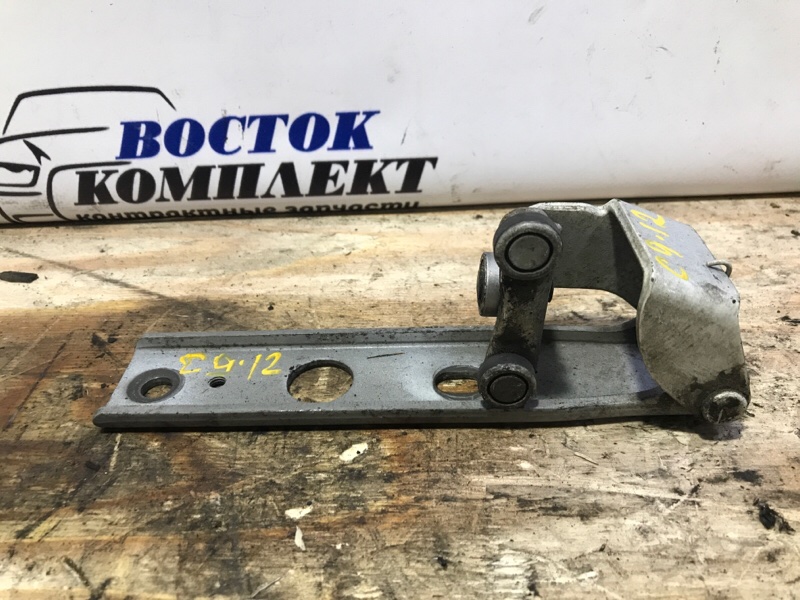 Ролик двери Nissan Elgrand ATWE50 ZD30 зад лев