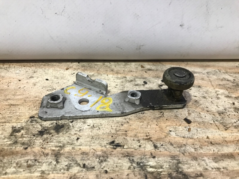 Ролик двери Nissan Elgrand ATWE50 ZD30 зад лев