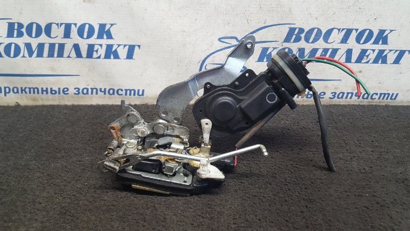 Замок дверной Toyota Raum EXZ10 5E-FE перед прав