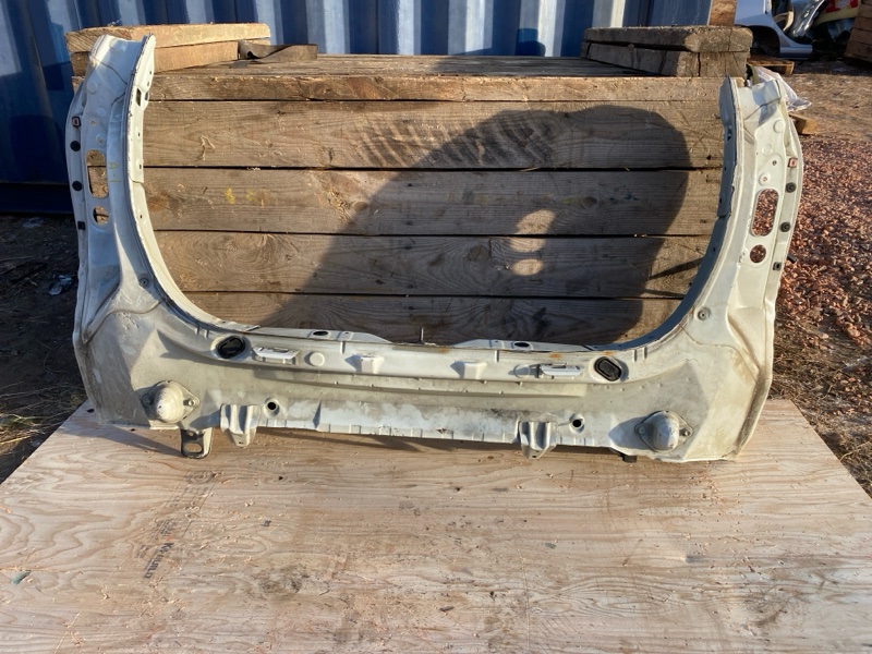 Задняя панель кузова Toyota Wish ZNE10G 1ZZ-FE