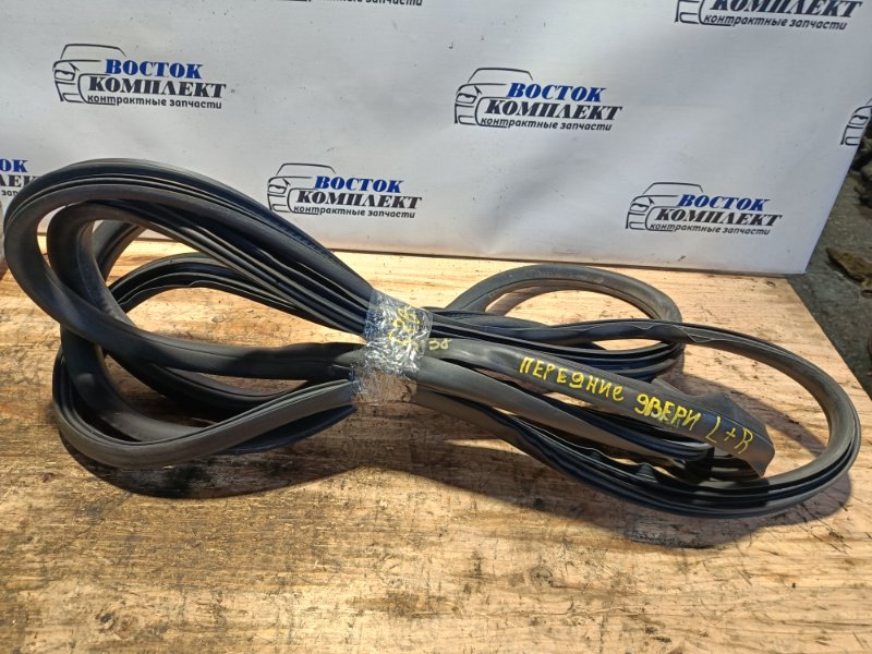 Уплотнительная резинка боковой двери Peugeot 207 VF3WC5FS 10FHCK