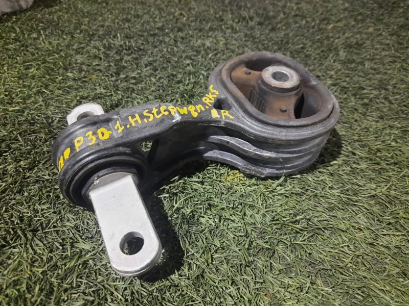 Подушка двигателя Honda Stepwgn 2010 RK5 R20A прав