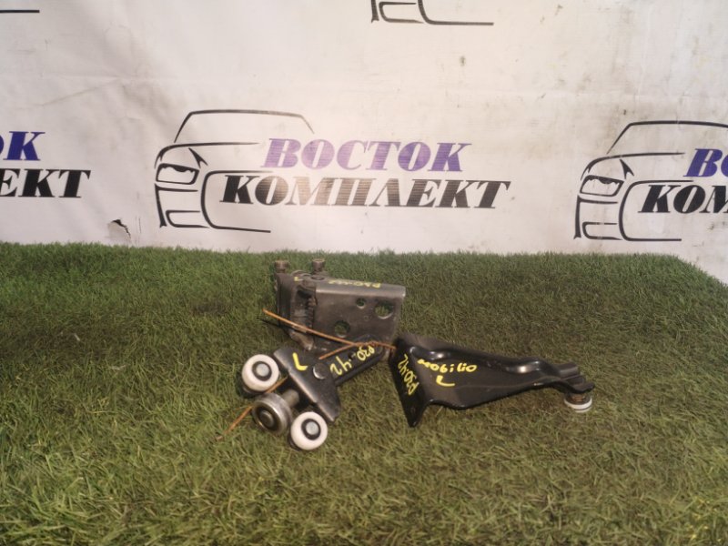 Ролик двери Honda Mobilio 2006 GB1 L15A лев