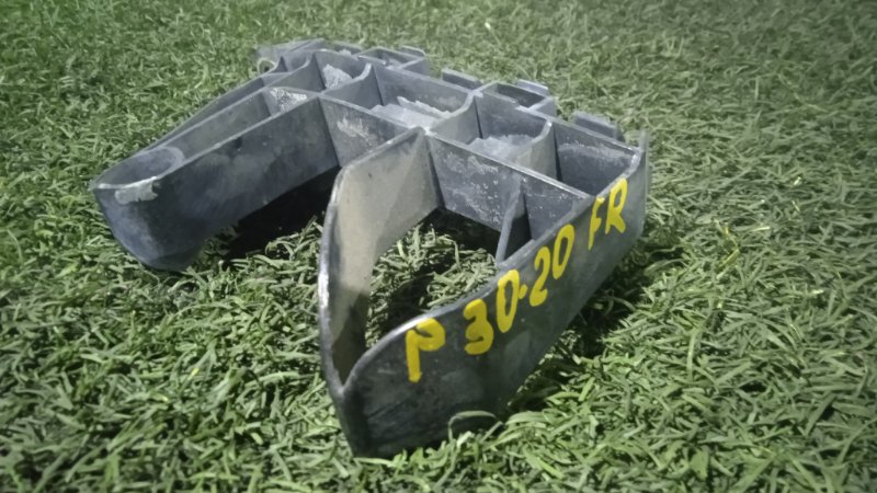 Клипса бампера Honda Fit 2008 GE6 L13A перед прав