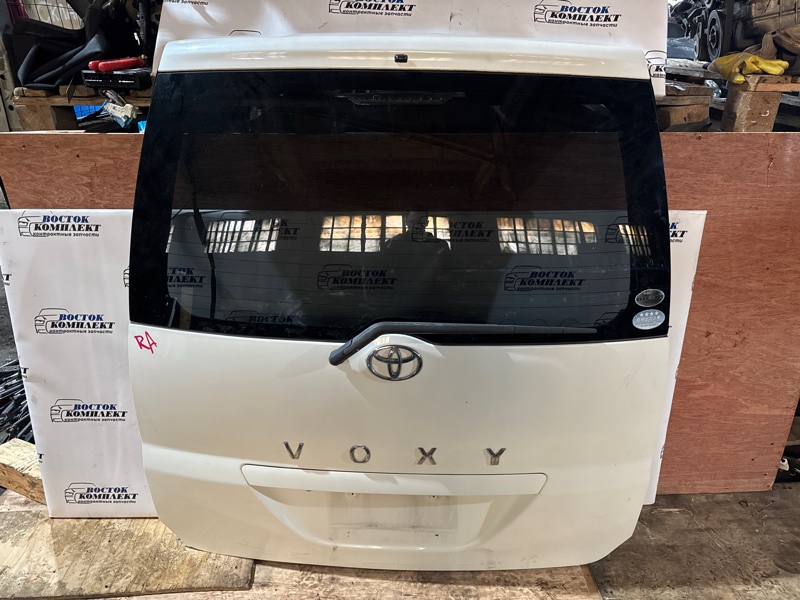 Дверь задняя багажника Toyota Voxy 2005 AZR60 1AZ-FSE