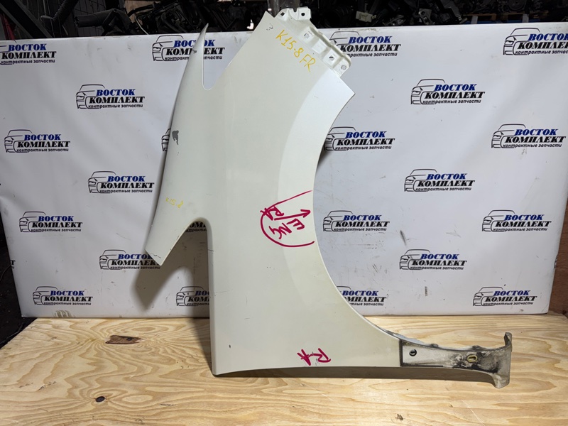 Крыло Nissan Serena HFC26 MR20DD перед прав