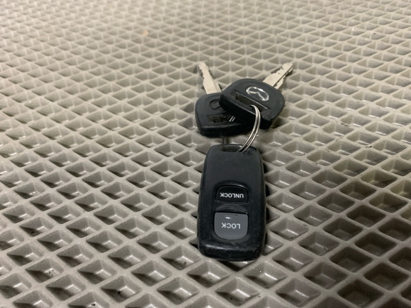 Ключ зажигания Mazda Familia