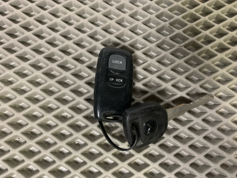 Ключ зажигания Mazda Familia