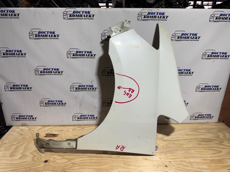 Крыло Nissan Serena CC25 MR20DE перед лев