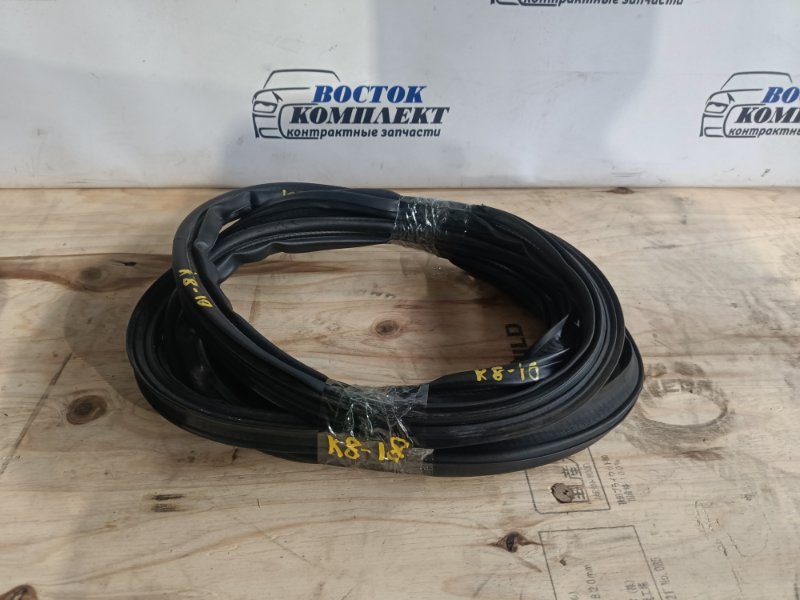 Уплотнительная резинка крышки багажника Honda Insight ZE2 LDA