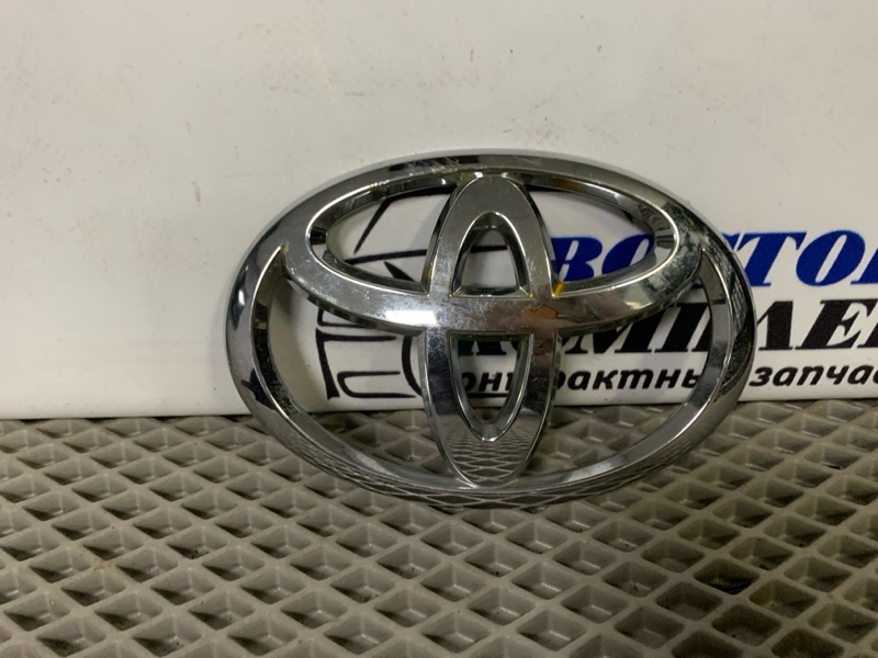 Эмблема Toyota Alphard