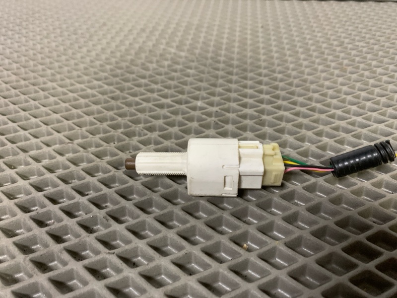 Датчик положения педали тормоза Toyota Ractis 2012 NSP120 1NR-FE