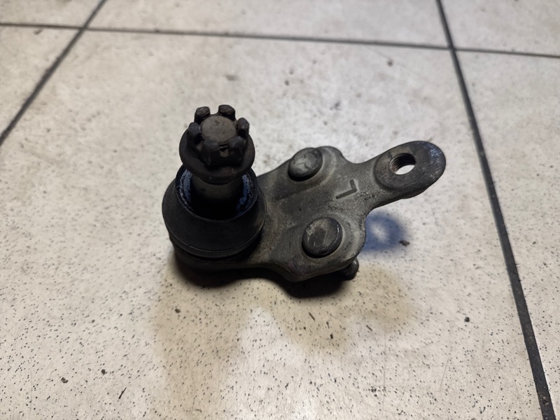 Шаровая опора Toyota Estima ACR40W 2AZ-FE перед лев