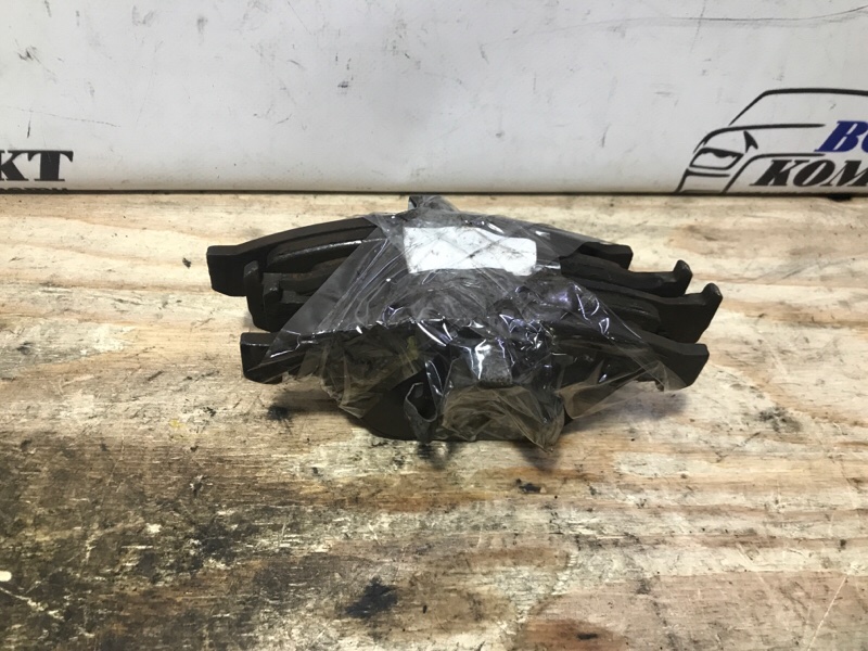 Колодки тормозные BMW X1 2011 WBAVL32030VP95167 N46B20BD перед