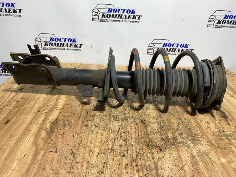 Стойка подвески Nissan Serena CC25 MR20DE перед лев